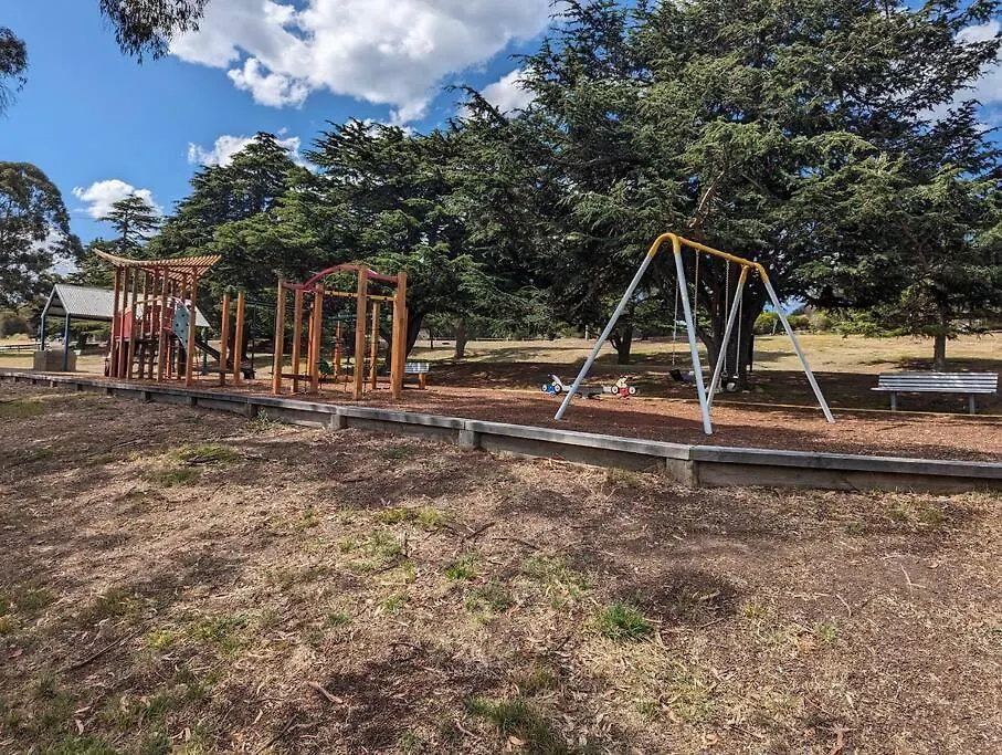 Bayley 2 - Walk To City From 2 Bedroom Apartment With City And Mountain Views Hobart