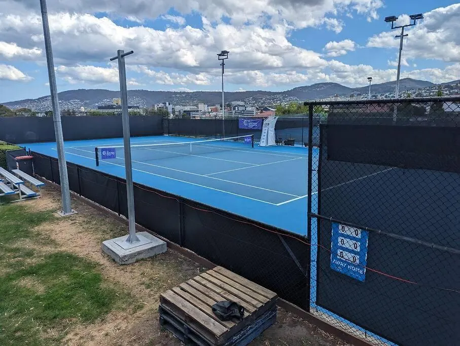 Bayley 2 - Walk To City From 2 Bedroom Apartment With City And Mountain Views Hobart